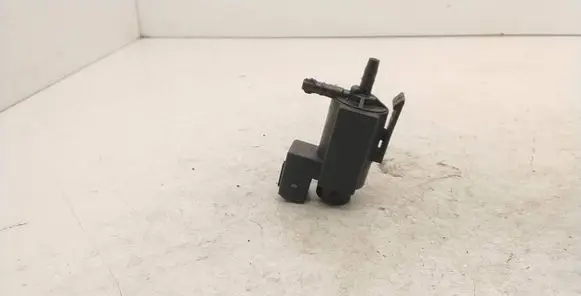 BMW 5 E39 Turbo solenoid valve 72234100 1742712 05T126