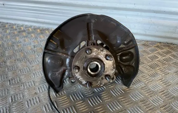 Toyota Avensis T250 Front wheel hub spindle knuckle