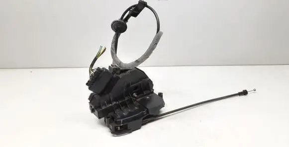 Volvo S60 Front door lock 31301738