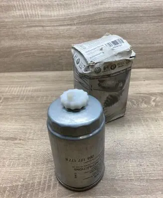 Audi 100 200 5000 C3 Oil filter cover 068127177B