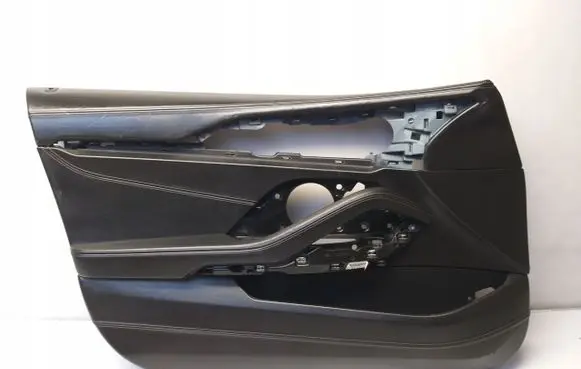 BMW 8 G15 Front door card panel trim 83821221