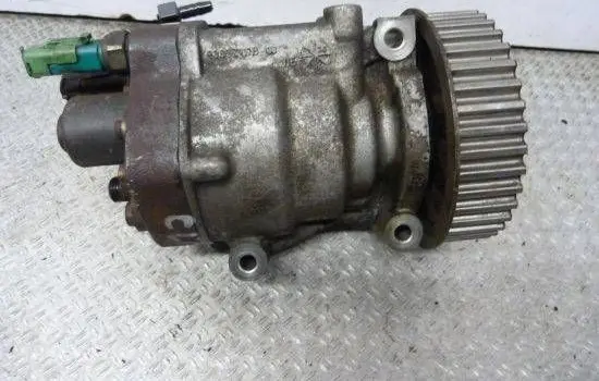 Renault Clio II Fuel injection high pressure pump 9303Z111B