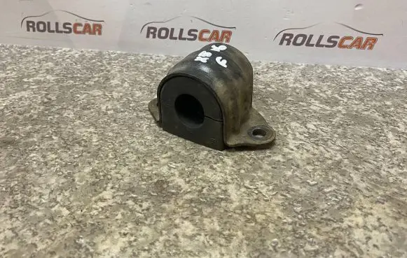 BMW X5 E53 Sway bar bush bracket, front 1097021