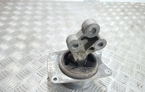 Opel Insignia A Engine mount bracket 13227728
