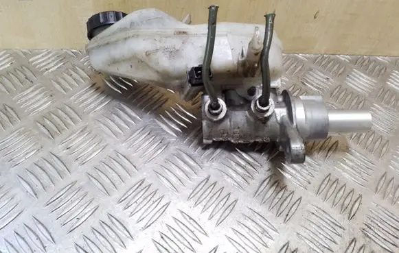 Master brake cylinder