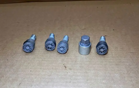 Volkswagen Multivan T7 Nuts/bolts 