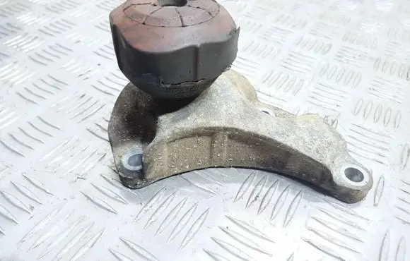 Engine mount bracket