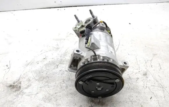Volvo XC40 Air conditioning (A/C) compressor (pump) P32260849