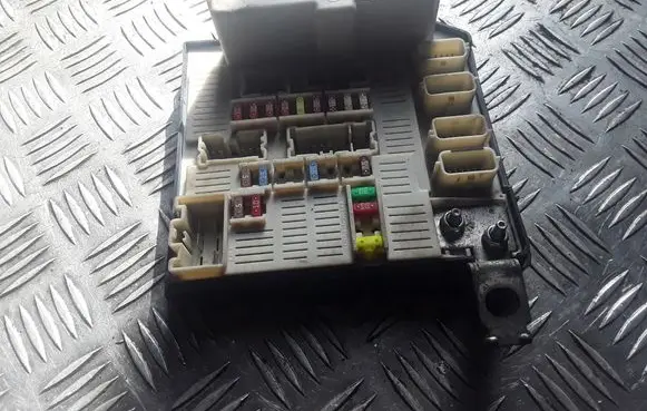 Renault Scenic II - Grand scenic II Fuse module 8200481863