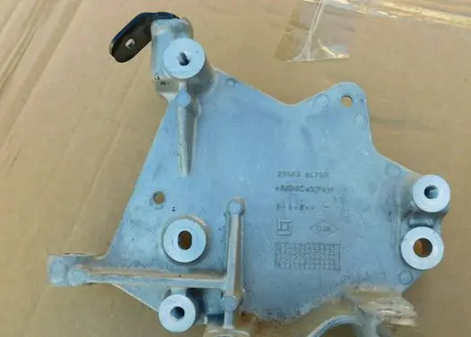 Renault Zoe A/C compressor mount bracket 296A68579R