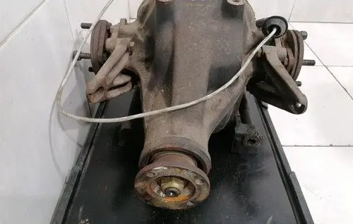 Aston Martin Vantage III Rear differential/diff mount bracket 26120769AB