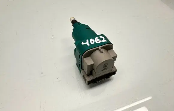 Audi Q7 4L Brake pedal sensor switch 7l6945511