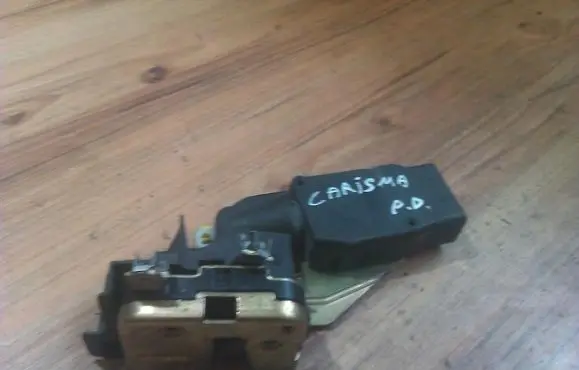 Mitsubishi Carisma Front door lock