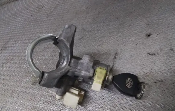 Toyota Auris 150 Ignition lock 450200204