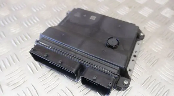 Toyota RAV 4 (XA40) Engine control unit/module 8966142J50