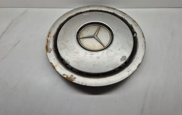 Mercedes-Benz E W124 R15 wheel hub/cap/trim 1244010424