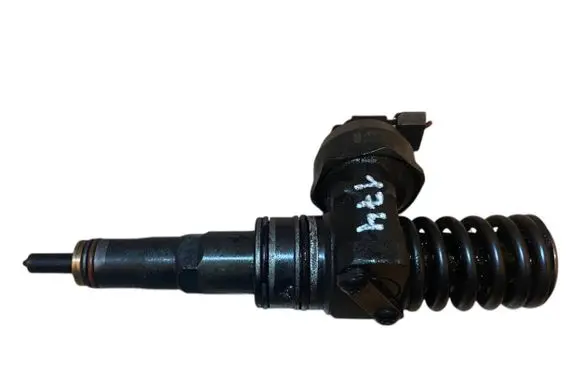 Volkswagen Golf V Fuel injector 038130073AG 0414720215