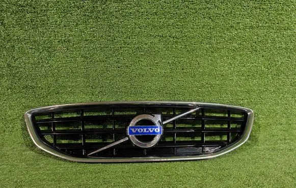 Volvo V40 Front grill 