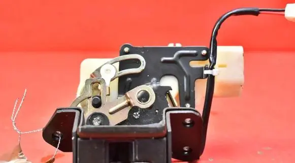 Mazda 323 Tailgate/trunk/boot lock/catch/latch