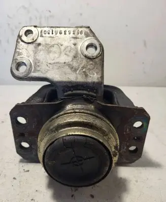 Peugeot 308 Engine mount bracket 9636845880 9636583980 9636270080