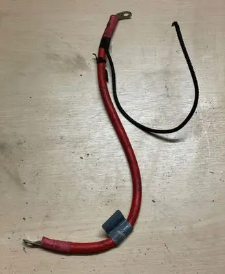 BMW 5 E60 E61 Positive cable (battery) 10304410