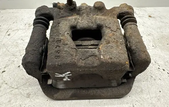 Nissan Qashqai Rear brake caliper