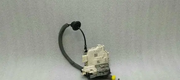 Audi A3 S3 8V Front door lock 8X2837015B