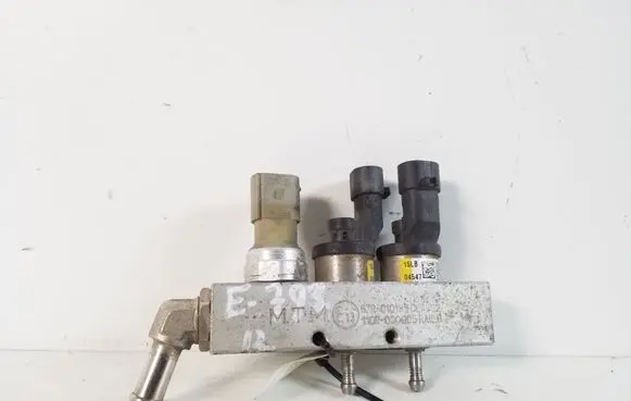 Subaru Outback Valve 67R010185