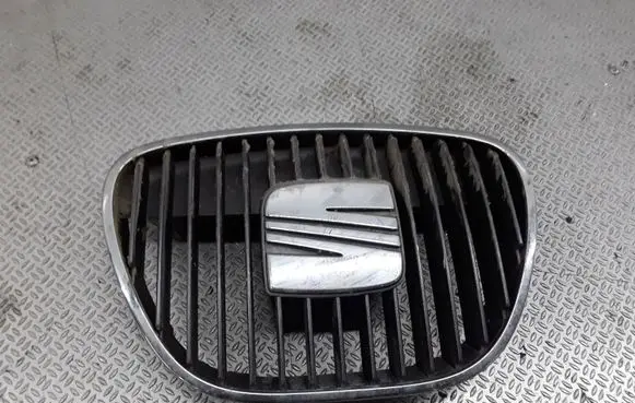 Seat Ibiza III (6L) Front bumper upper radiator grill 6L0853654