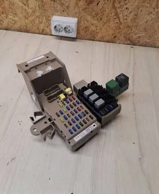 Subaru Forester SH Fuse module 82201FG010 806051