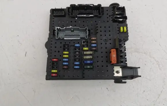 Volvo XC90 Fuse module 30728512 05W242