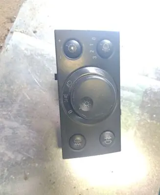 Volkswagen Golf IV Light switch LK04061005