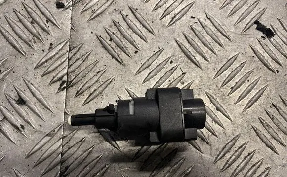 Volkswagen Golf V Brake pedal sensor switch 6q0945511