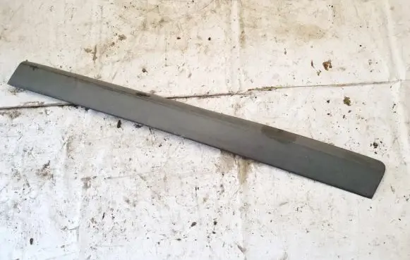 Volkswagen PASSAT B3 Front door trim (molding) 357853515