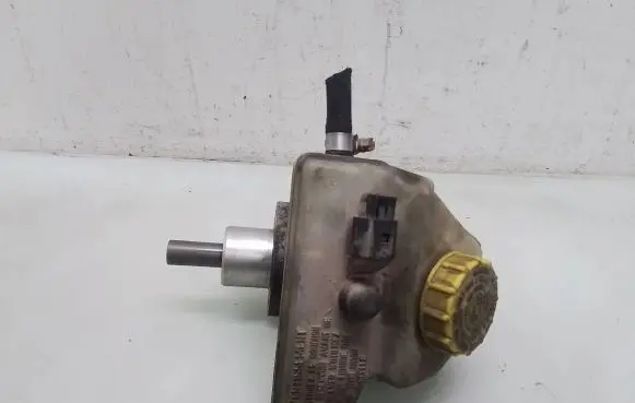 Volkswagen Transporter - Caravelle T4 Master brake cylinder