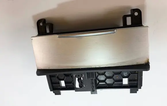Audi Q7 4L Ashtray (front) 4L0857951