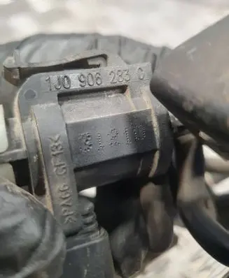 Seat Leon (1M) Turbo solenoid valve 1K0906627A 70086800 1J0906627