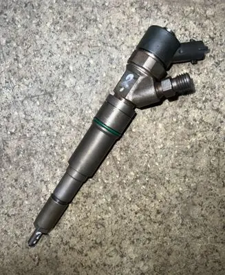 BMW 5 E39 Fuel injector 7785985