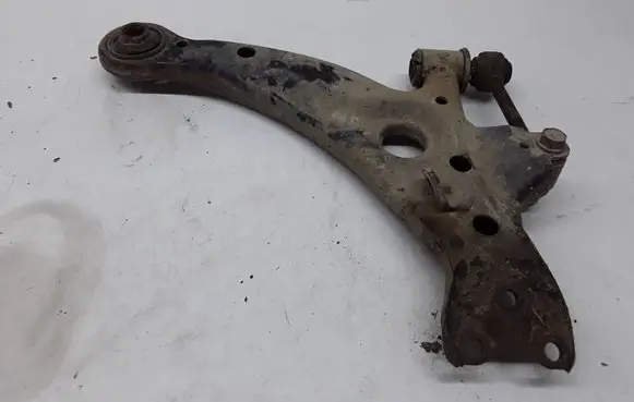 Toyota Avensis T220 Front lower control arm/wishbone