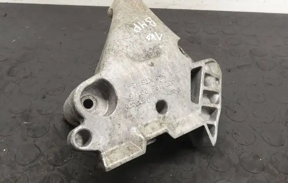 Volkswagen Golf V Engine mounting bracket 03G199207G
