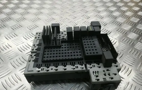 Volvo XC90 Fuse module 08696098 08679899