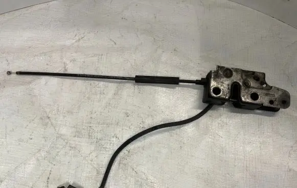 Volkswagen Golf Plus Engine bonnet/hood lock release cable 5M1823531A
