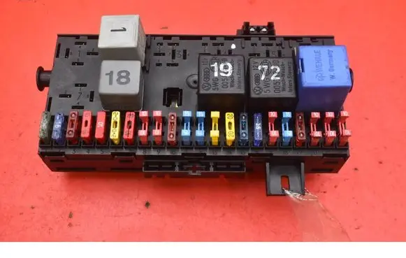 Volkswagen Golf II Fuse box set 171941813D