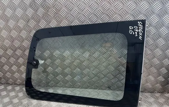 Mitsubishi Shogun Rear side window 43R00033 M213AS2 A001594