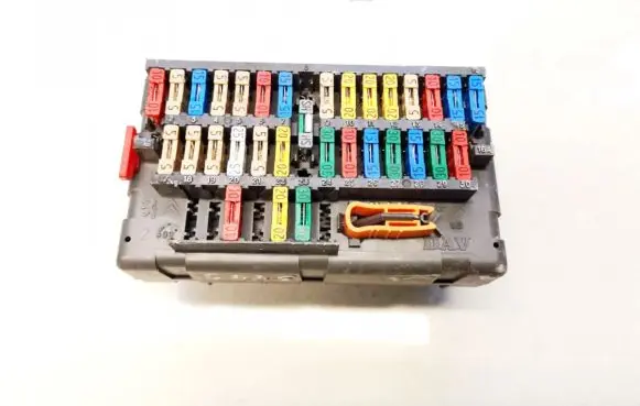 Citroen Berlingo Fuse box set 9568205480