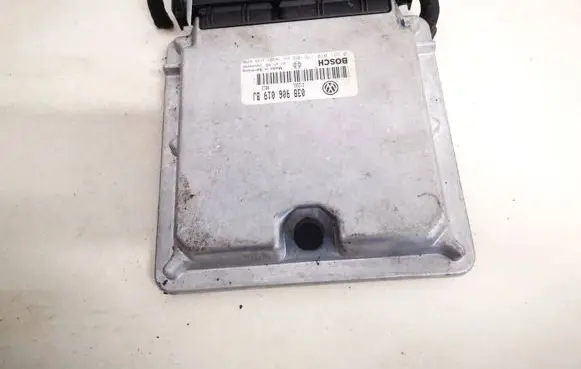 Volkswagen PASSAT B5 Engine control unit/module 038906019bj 0281010176