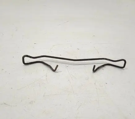 Volkswagen Touran I Front brake pad spring 