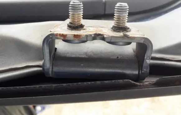 Mitsubishi Carisma Tailgate/trunk/boot hinge