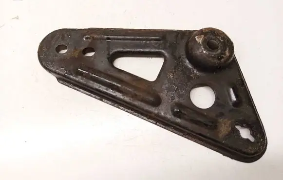 Opel Insignia B Engine mounting bracket 
