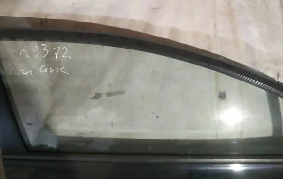 Honda Civic Front door window glass four-door as2